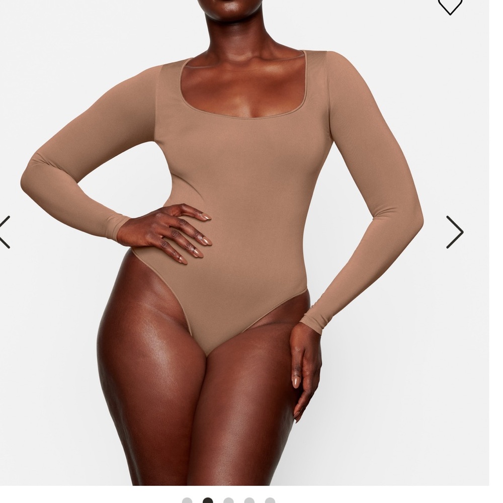 💞LAST CALL. MOVING SOON 💞 SKIMS scoopneck bodysuit. NWT